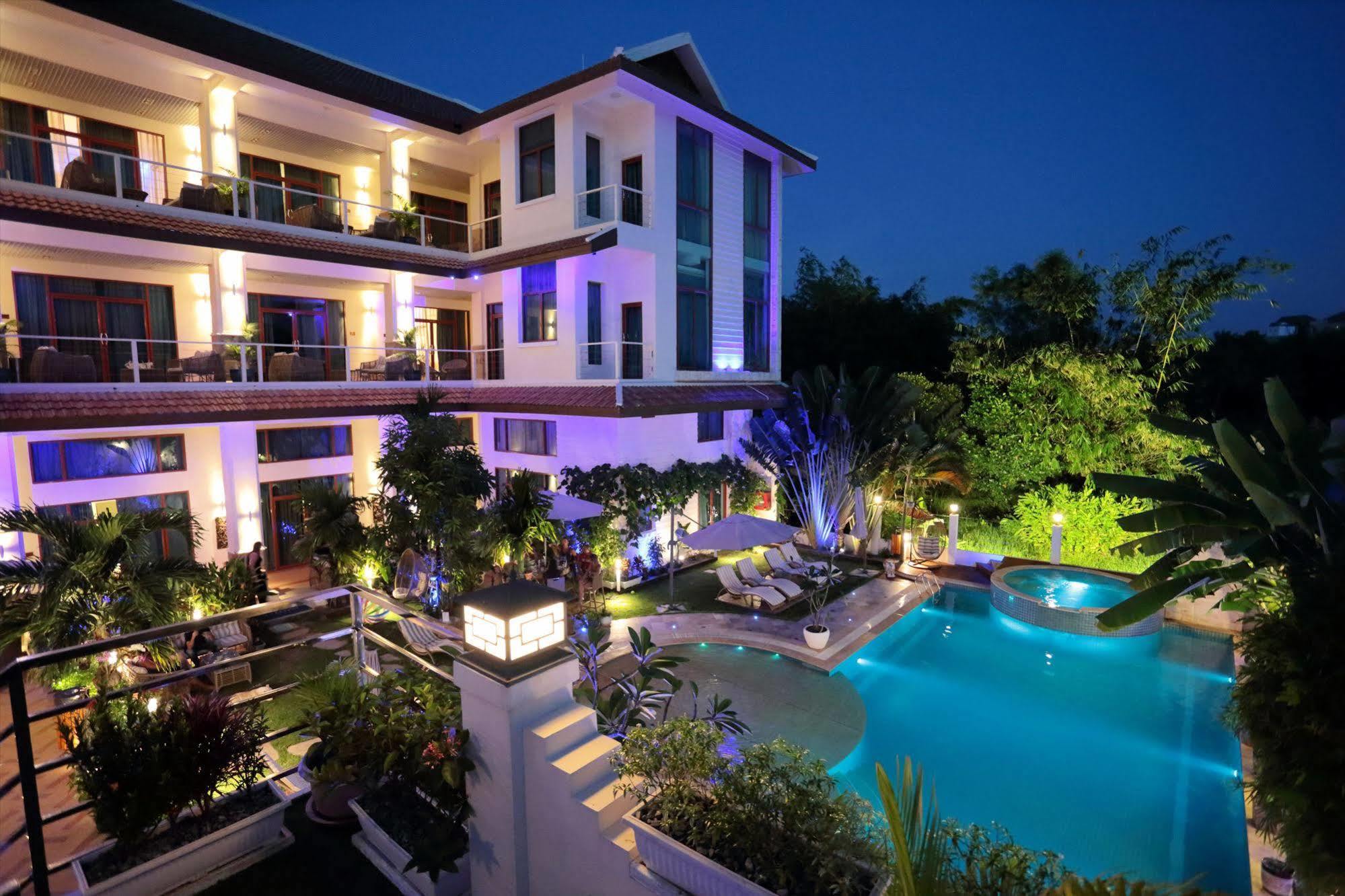 Deluxx Boutique Hotel Сиануквиль Экстерьер фото